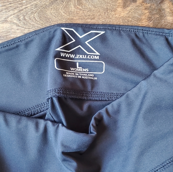 NWOT 2XU fitness leggings 3/4th cropped size L - Picture 5 of 7